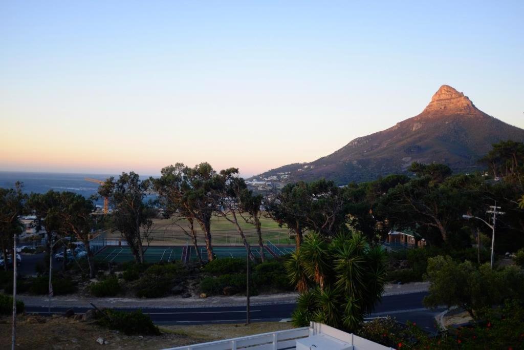 Camps Bay Loft With Stunning Mountain And Ocean Views Apartment Cape Town Exterior foto