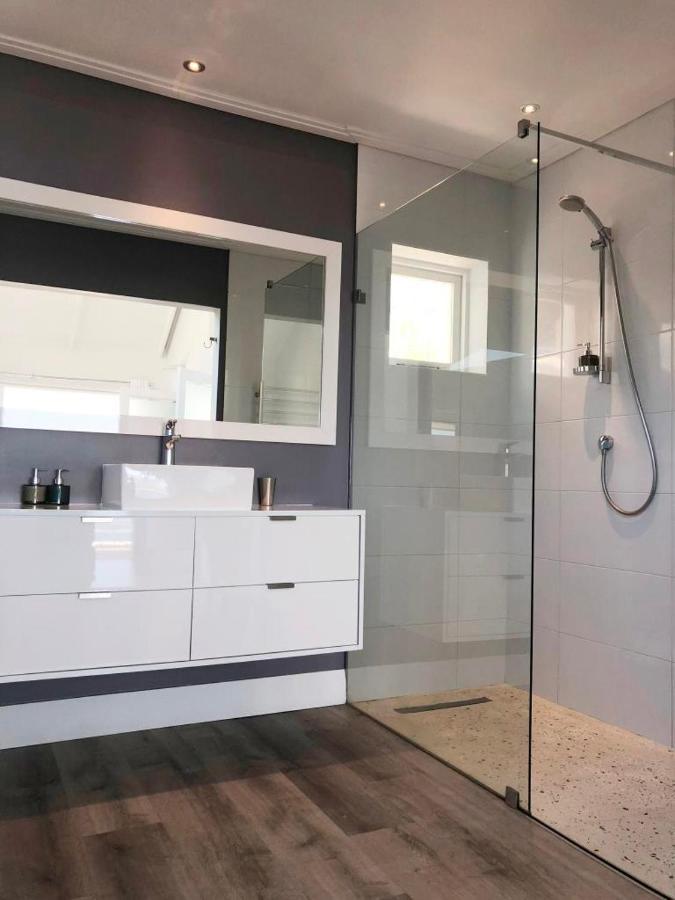 Camps Bay Loft With Stunning Mountain And Ocean Views Apartment Cape Town Exterior foto