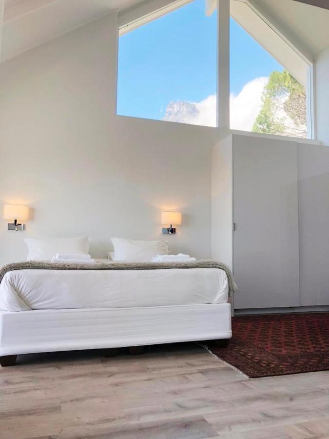 Camps Bay Loft With Stunning Mountain And Ocean Views Apartment Cape Town Exterior foto